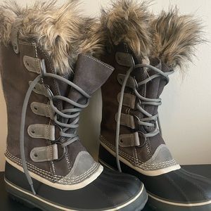 grey Sorel - Joan of Artic winter boots